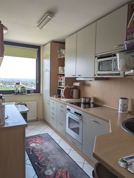 Helle schicke 3 ZKBB-Wohnung mit großer Loggia, Einbauküche,  PKW-Platz